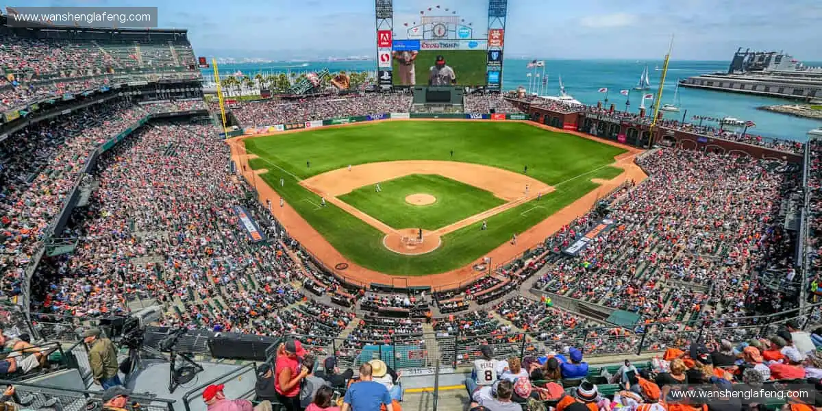 实时直击，弹幕狂欢！💻🎉 体育直播，就要和千万人一起尖叫！